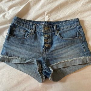 Cute button-up Jean shorts!
